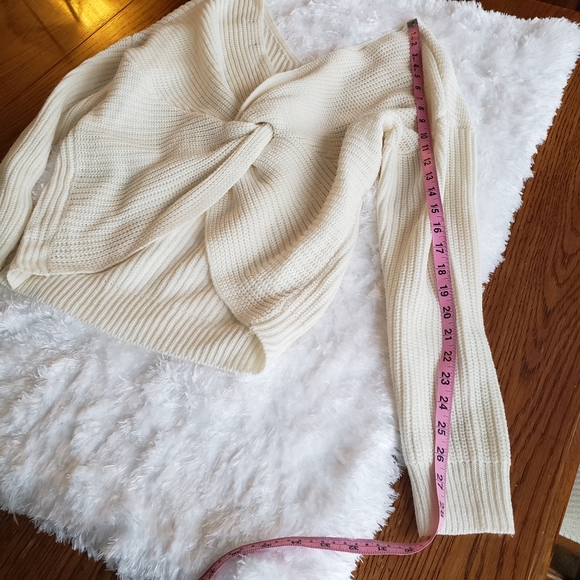 🌷Beige Vneck twisted knot sweater large - Picture 5 of 9